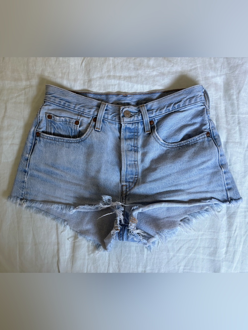 Light Wash Levi 501 Shorts!